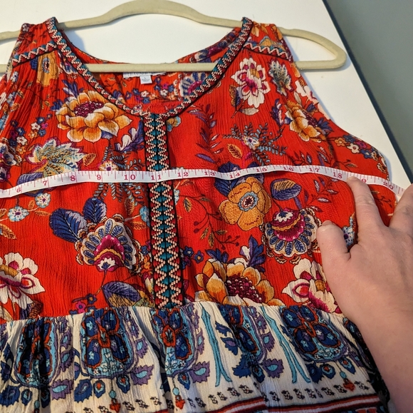 Beautiful Patrons of Peace Sleeveless Top in Large - Picture 8 of 9